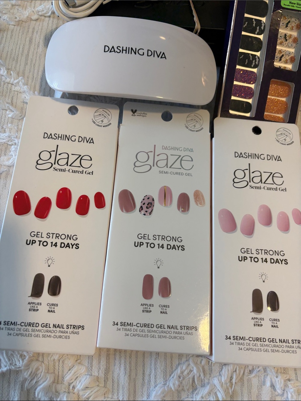 Dashing Diva Glaze Semi-Cured Gel Nail Kit in Pink and White - Picture 2 of 6